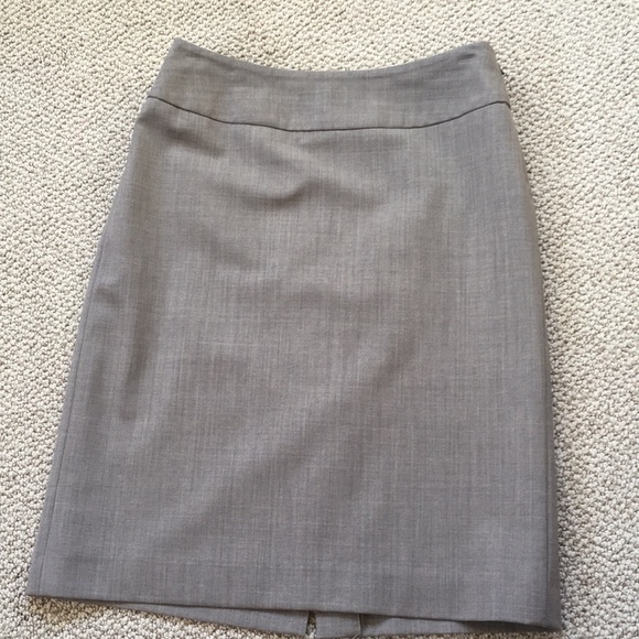 Classic Banana Republic suit jacket & skirt - Picture 4 of 7